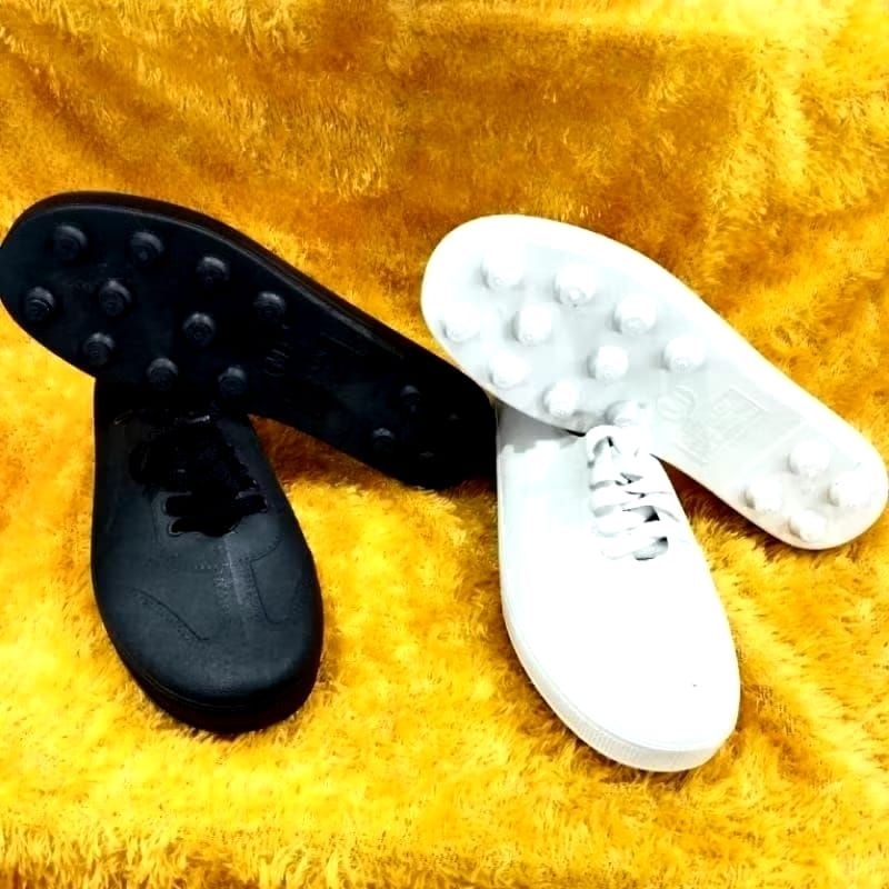 Sepatu Karet Younken Bola/Sepatu Sawah/Sepatu Kebun Tersedia Warna Hitam dan Putih