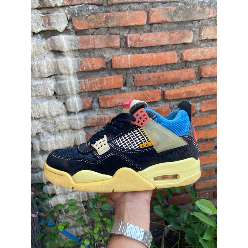 retro 4 UNLA