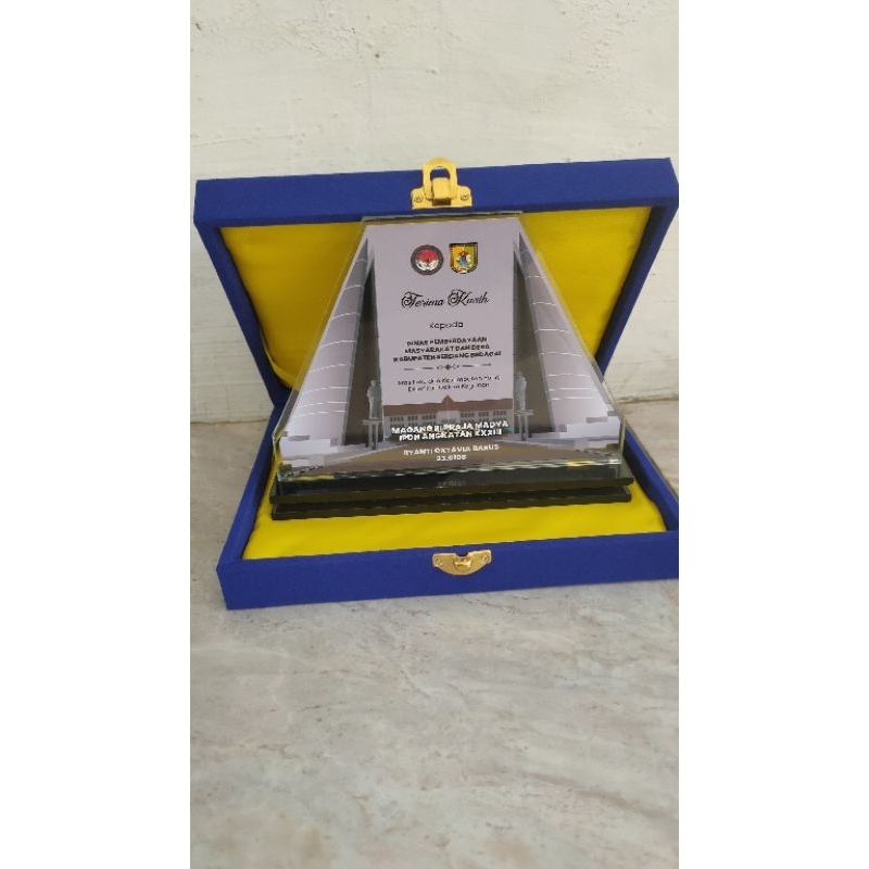 AbummuPlakat, Plakat, Plakat Unik, Thropy, Cinderamata, Plakat Murah, Plakat Kaca, Ukuran standard +