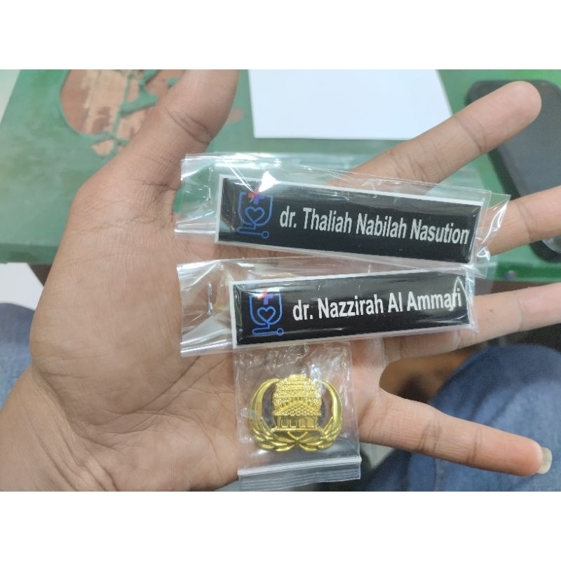 

Nama DADA AKRILIK PAKE LOGO DI LAPIS SATU SET PIN KORPRI ekslusif 1 Hari Jadi