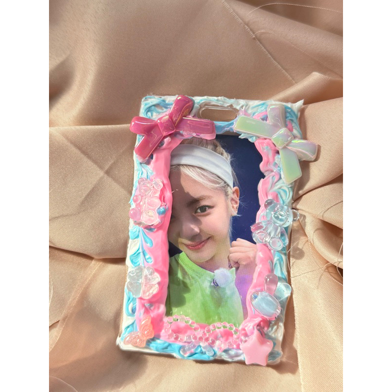 AKRILIK PC HOLDER CREAM DECO (pink and blue) || INCLUDE GANTUNGAN RANTAI