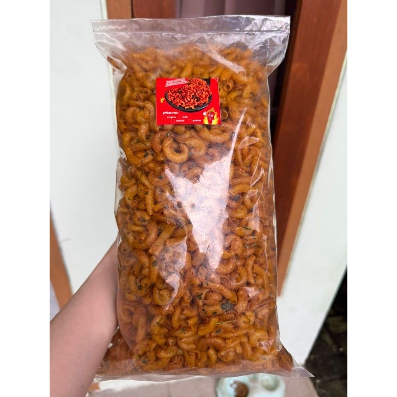 

makaroni pedas bawang daun jeruk kemasan 1kg