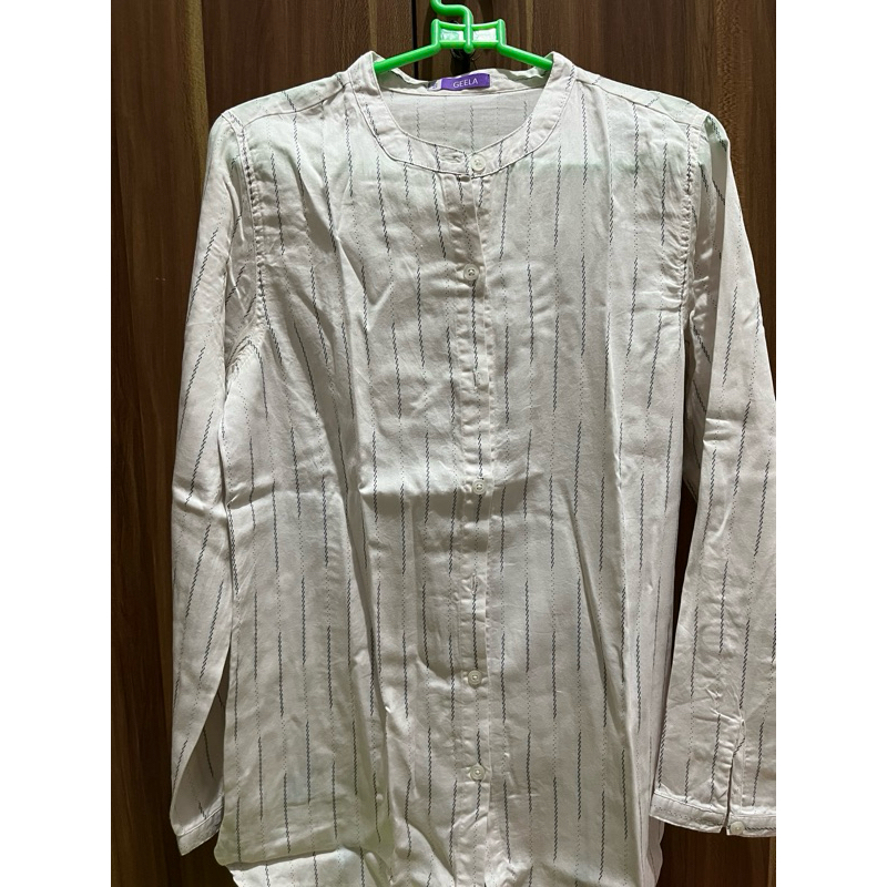 Blouse/ Kemeja Wanita Putih Garis Merek Geela Size S preloved