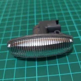 Lampu Sein sen Fender bawah spion yaris lele Hilix 2016 original