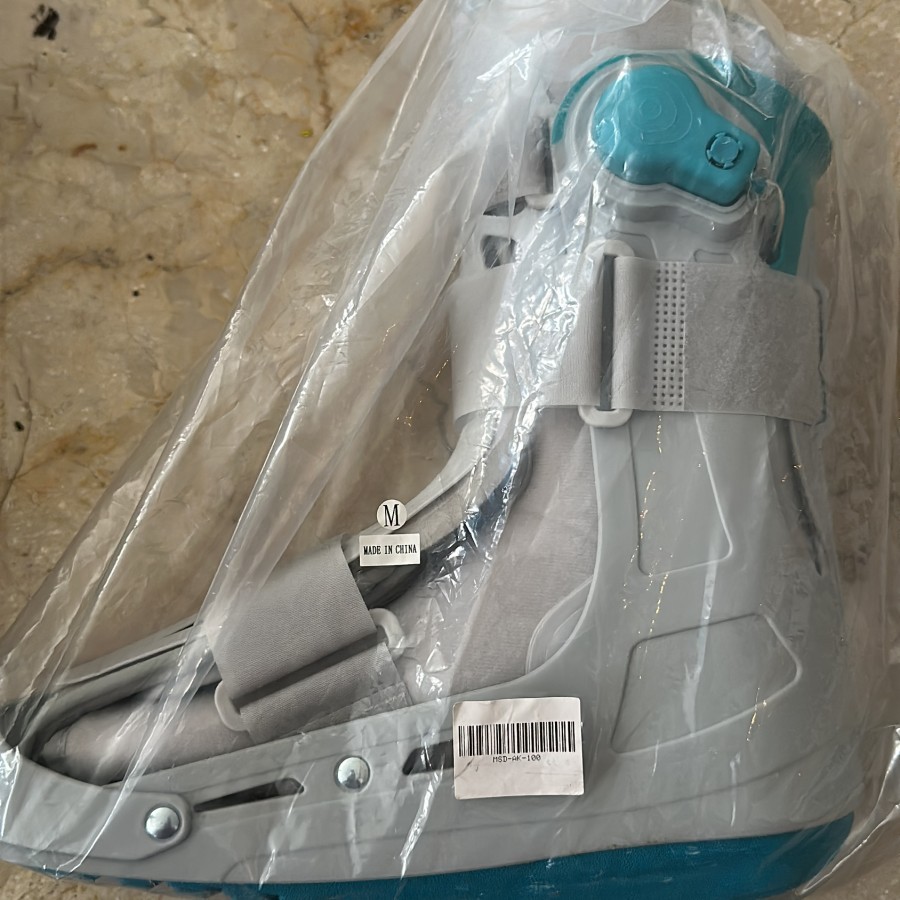 Sepatu boot ortopedi size M, d1 walker short ortholife