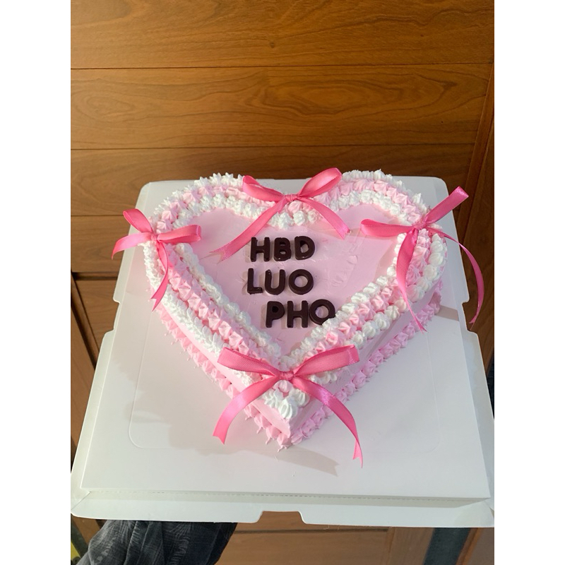 

Ribbon Cake ukuran 20cm putih pink / cake ulang tahun pita lucu aesthetic / Vancy cake Batam / cak ulang tahun Batam / ribbon birthday cake