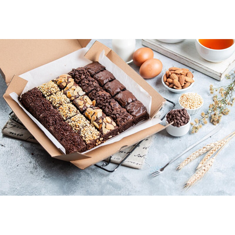 

FUDGY BROWNIES SHINY CRUST BROWNIES SEKAT Fresh from Oven, stok sesuai orderan