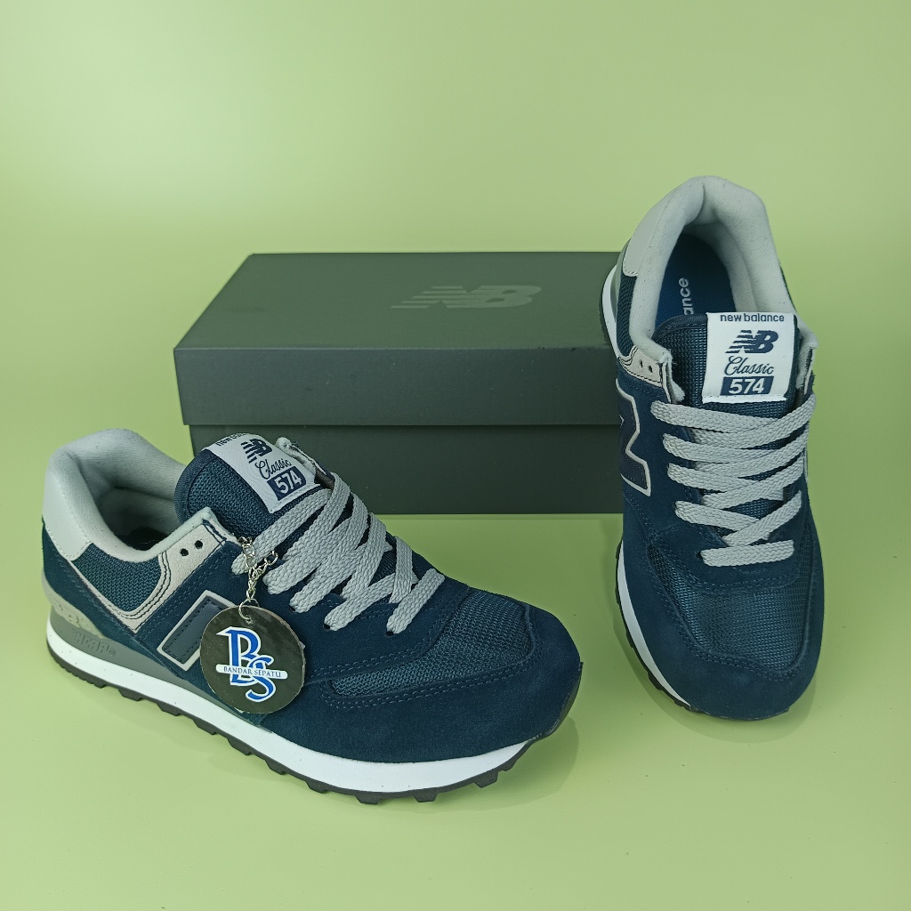 Sepatu 574 Navy SKU 'ML574EVN'