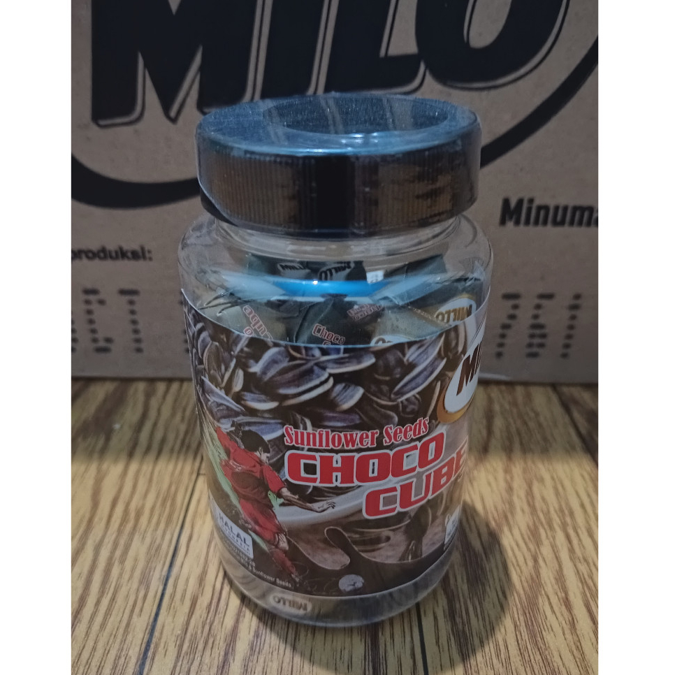 

Millo Cube Lokal Kwaci/Sunflower Seeds 1 Toples (Isi 50 Cube)
