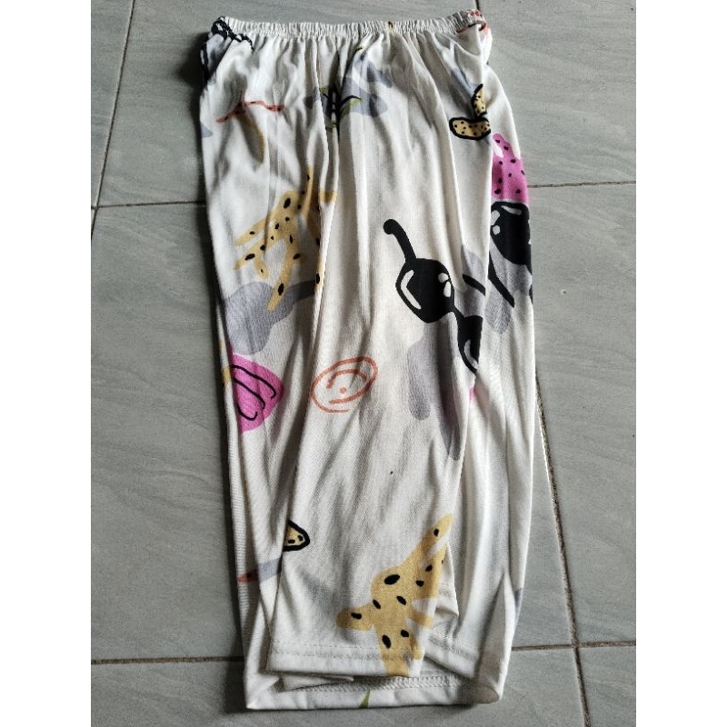 Celana kolor motif bunga