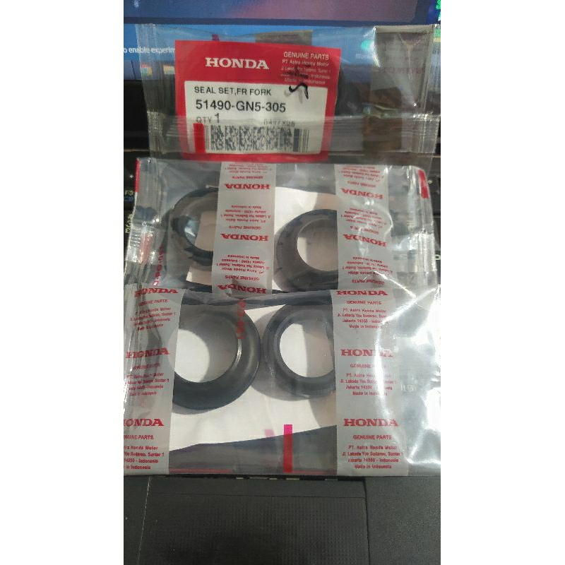 Karet Seal Shock Depan Grand Revo Supra Vario Beat Original 51490 GN5 305
