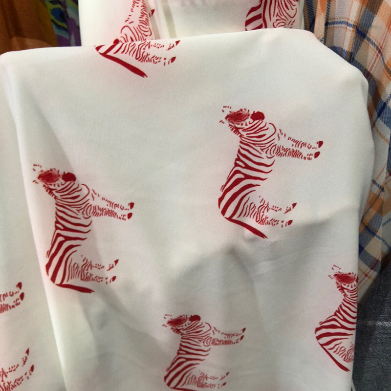 kain zara crepe motif - kain zara crepe motif zebra - kain zara crepe motif premium gb