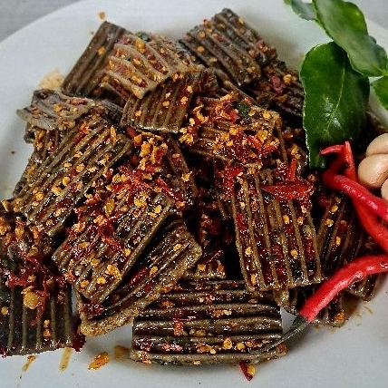 

Kerupuk Jengkol atau Asbes kemasan Pouch pedas daun jeruk Cikruh enak gurih bumbu melimpah