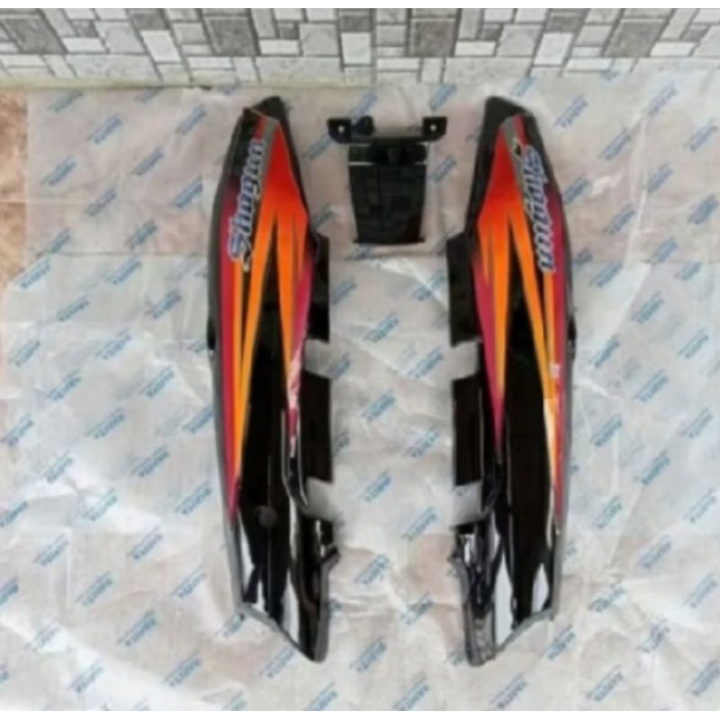 cover body samping Suzuki Shogun kebo warna merah