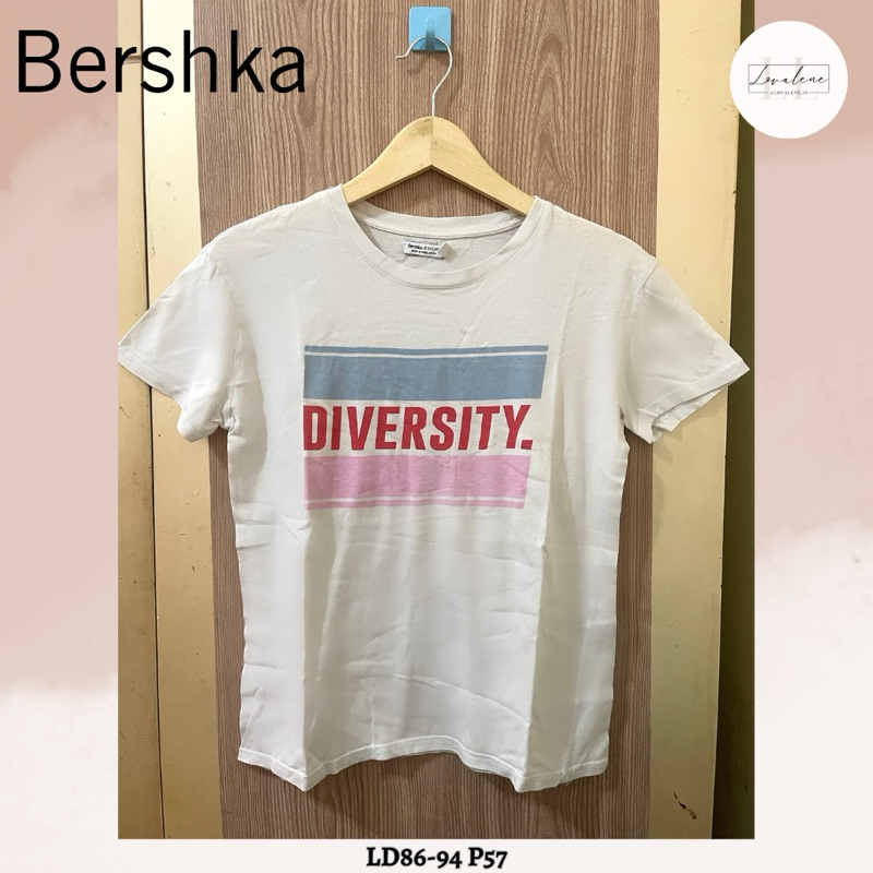 BERSHKA ORIGINAL Bershka Tee T-Shirt white Printed Tee Kaos putih Print Diversity Blue Pink Sablon k