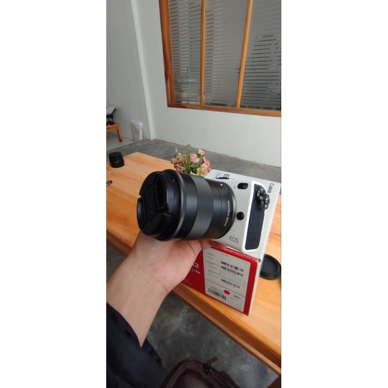 Canon m2 lensa kit 18-55mm stm + lensa manual 50mm