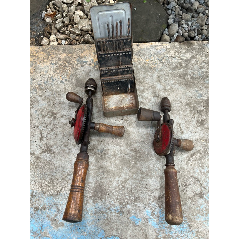 Paket Bor Tangan Manual Jadul (Besar & Kecil) Beserta Sejumlah Mata Bor dan Box