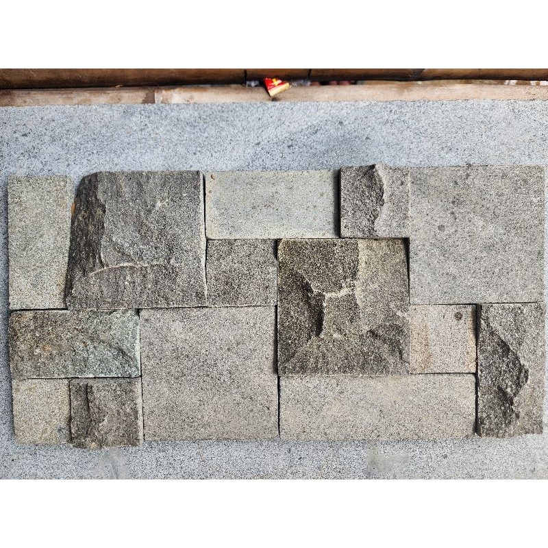 Batu Alam Mozaik Andesit ukuran 20x40cm