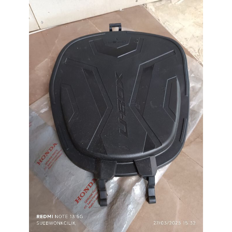 81251-KVB-N50 tutup bagasi jok Honda vario110 techno karbu original ahm