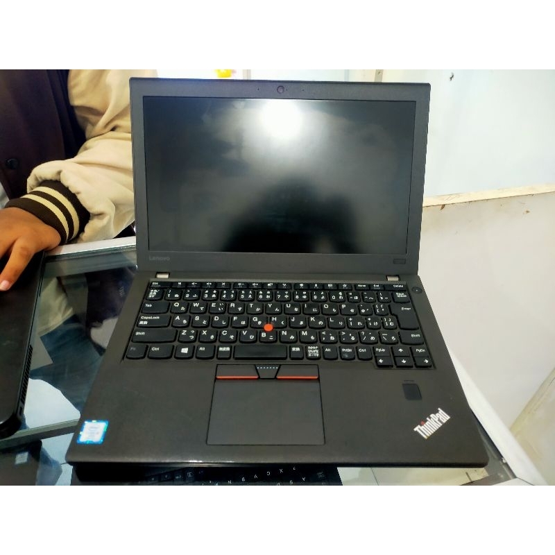 Lenovo Thinkpad X270 core i5 Gen 7 ssd 256gb murmer
