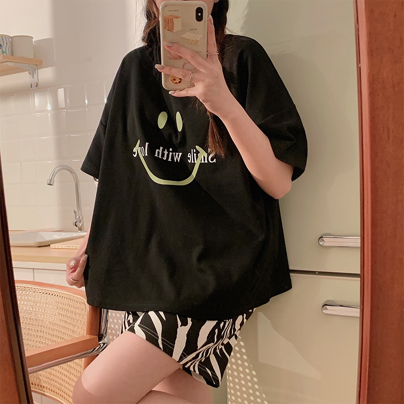 Wanita pajama rumah pakaian luar pakaian santai nyaman bulat wajah senyum huruf cetak zebra tatu cel