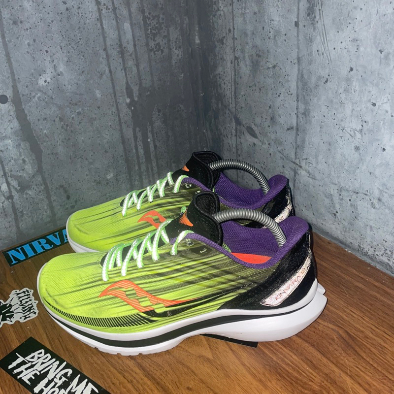 Sepatu running soucony second