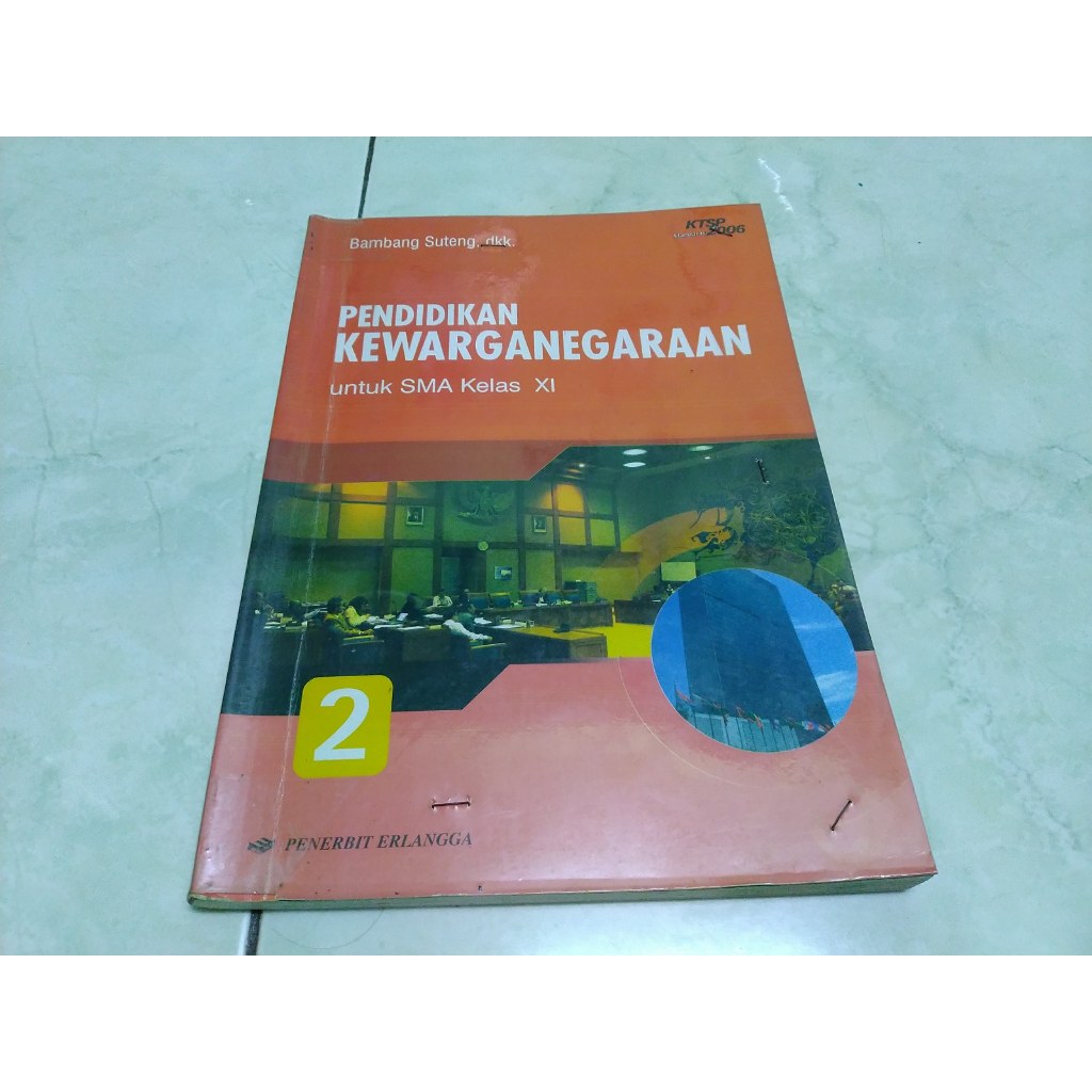 Buku Pendidikan Kewarganegaraan SMA Kelas XI 2 Erlangga - Bambang Suteng