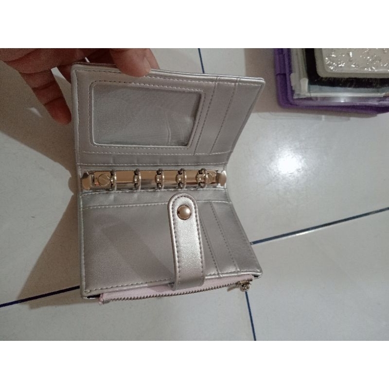 

Preloved Binder size m5 kondisi masih baru di pakai cuman taruh cash envlope saja