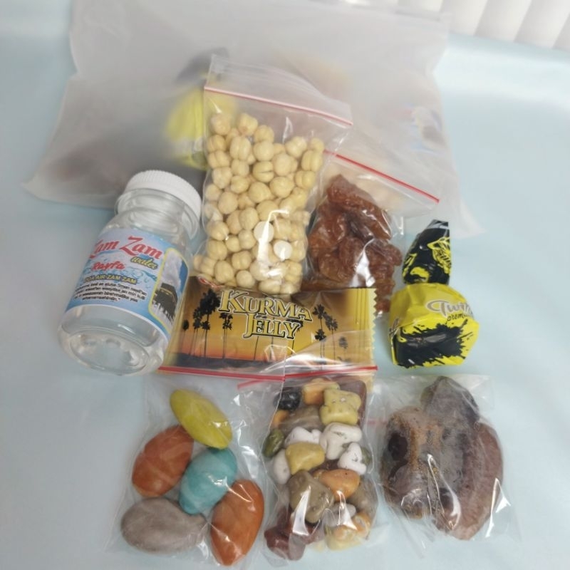 

Paket Souvenir Snack Oleh Oleh Haji Umroh