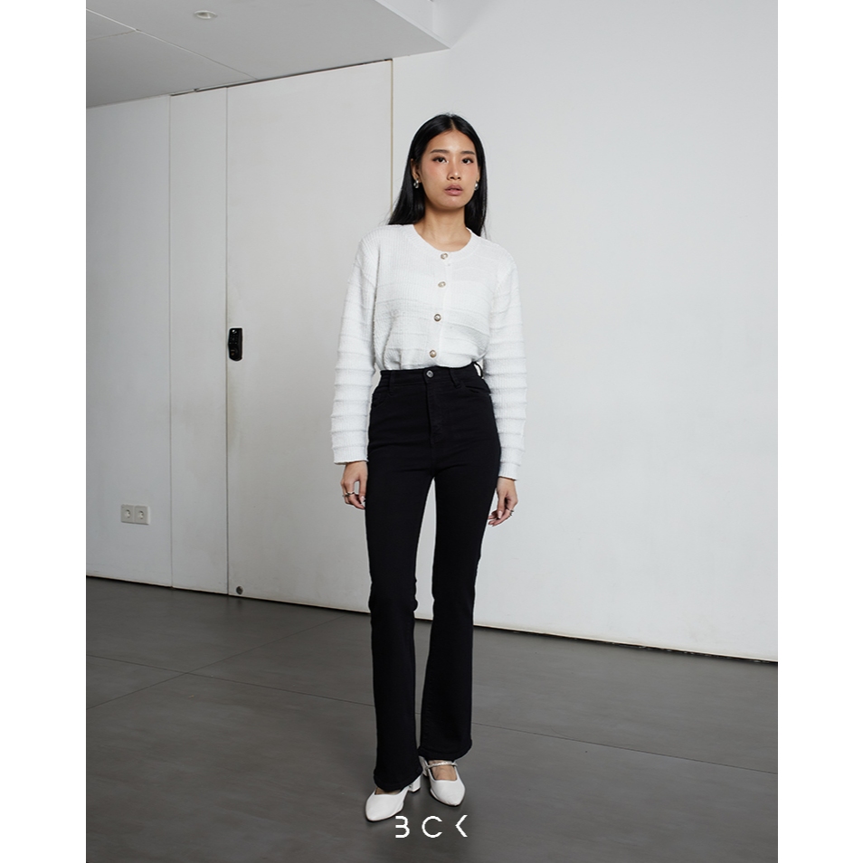 BCK - Celana Jeans Cutbray Wanita Flexia