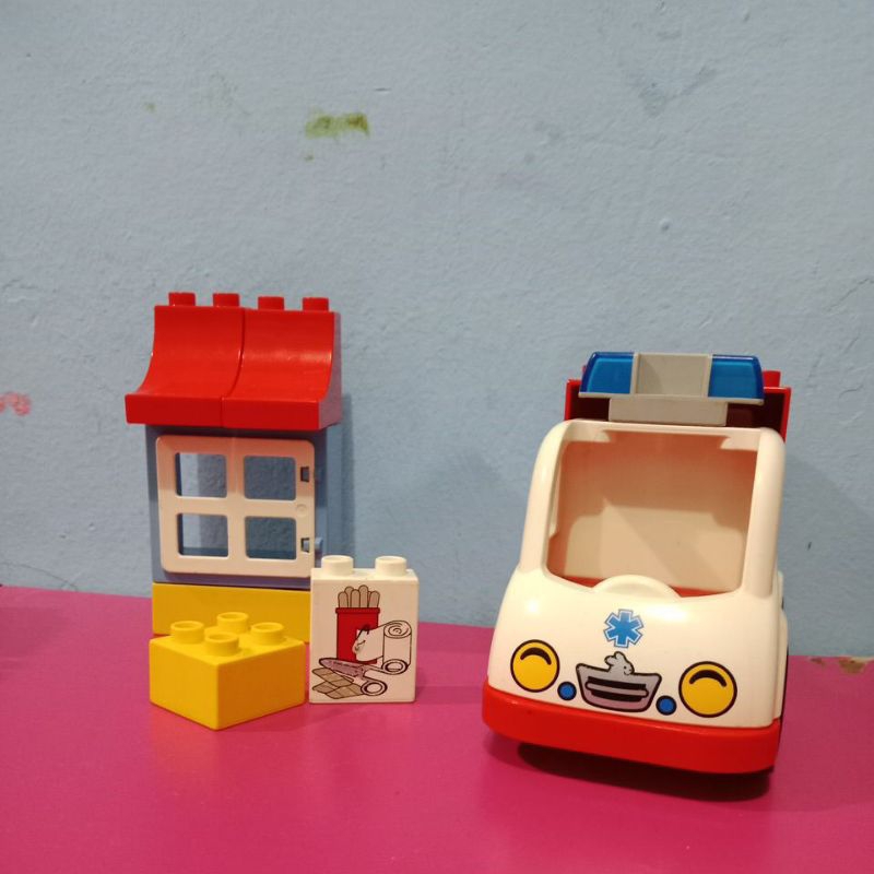 Lego duplo ville ambulance