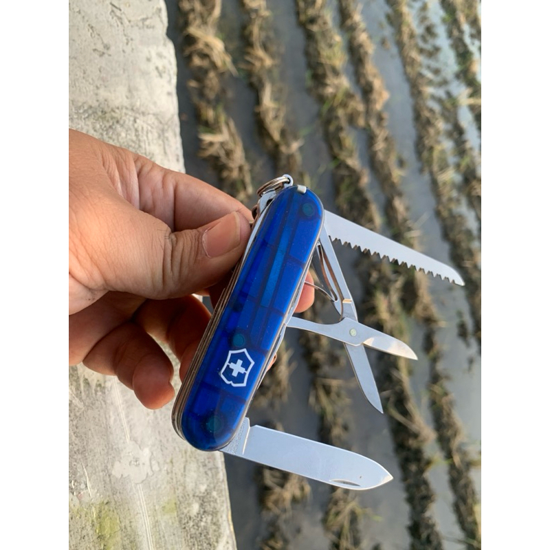 VICTORINOX HUNTSMAN SECOND SCALE BIRU TRANSPARAN