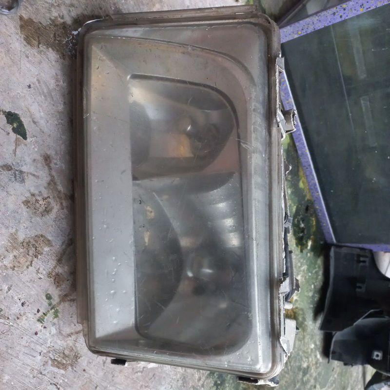 Headlamp Mercy W124 kanan
