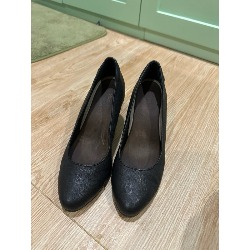 preloved sepatu hush puppies