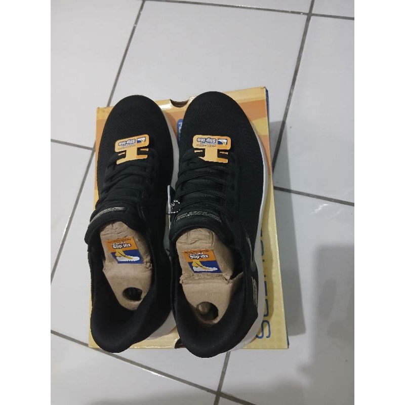 SKECHERS SLIP-IN  NEW