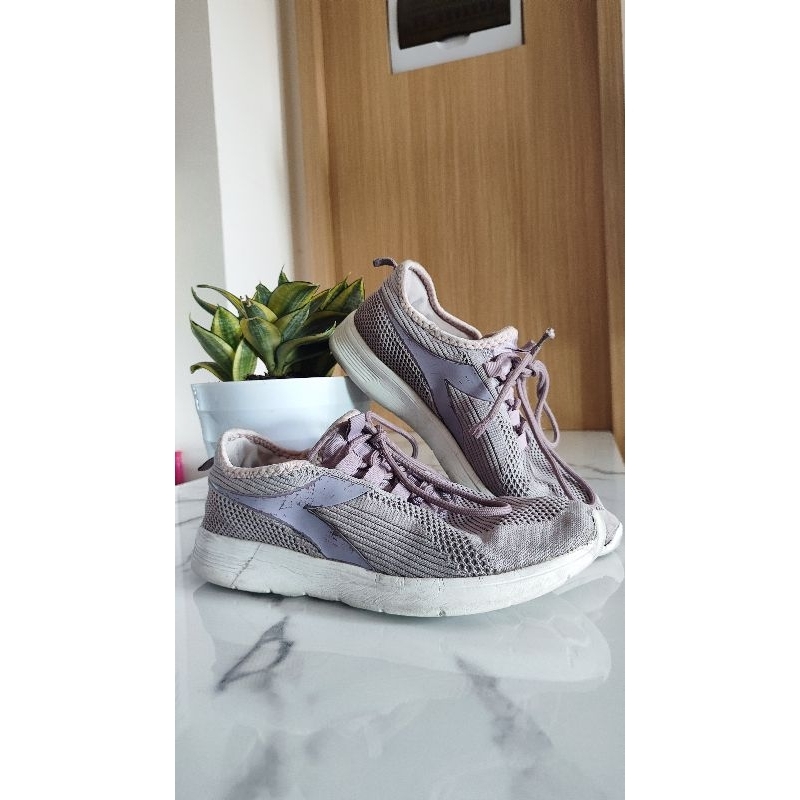 Sepatu Running / Running Shoes Diadora Ukuran 39 Wanita Woman Preloved
