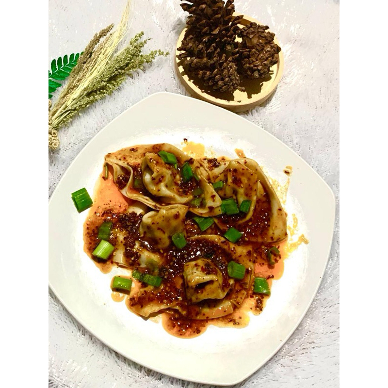 

Pangsit ayam chili oil