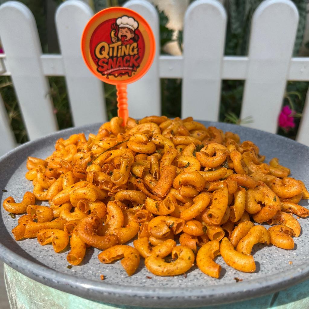 

MAKARONI PEDAS DAUN JERUK KEMASAN POUCH - QITING SNACK