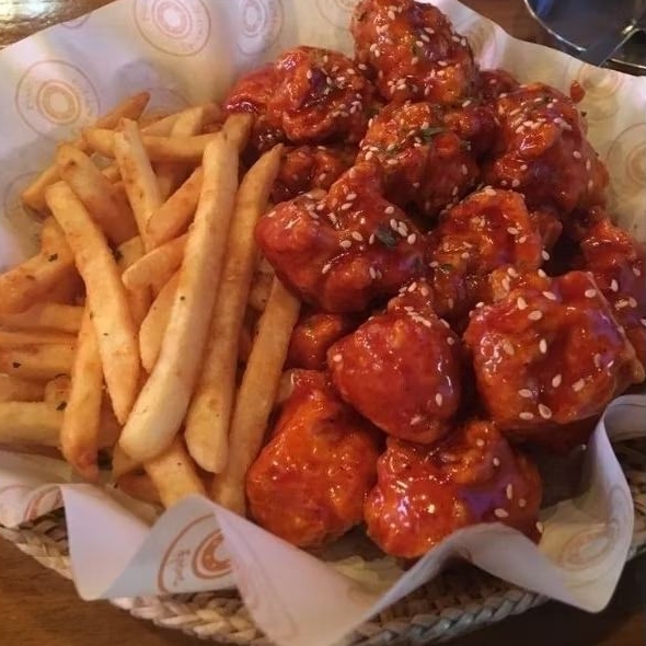 

mix plate kentang goreng dan ayam saos lava pedas