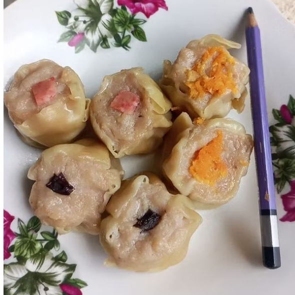 

dimsum jumbo 1 pack isi 50 pcs banyak dagingnya gurih enak murah banget