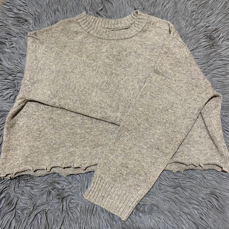 Preloved sweater rajut crop tebal / sweater rajut crop