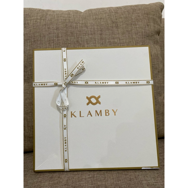 Wearing Klamby Plain Monogram Chain