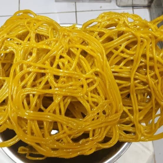 

Kerupuk Mie Kuning Mentah Besar Khas Bogor Gurih Mekar & Renyah (500 gr - 1000 gr)
