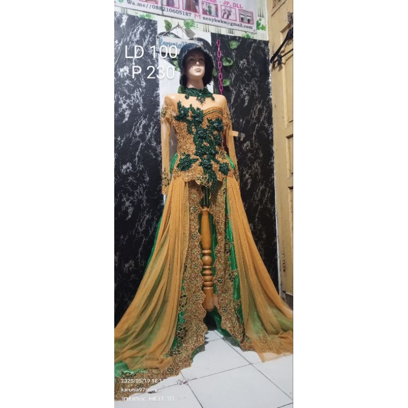 gaun pengantin ekor panjang