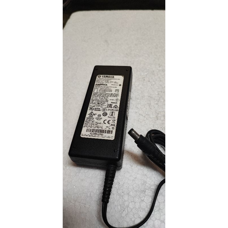 Adaptor keyboard YAMAHA PA-300C  16V 2,4A Jack 5,5mm