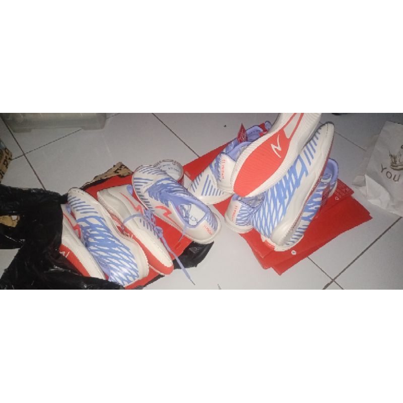 Sepatu futsal SPECS BOLA