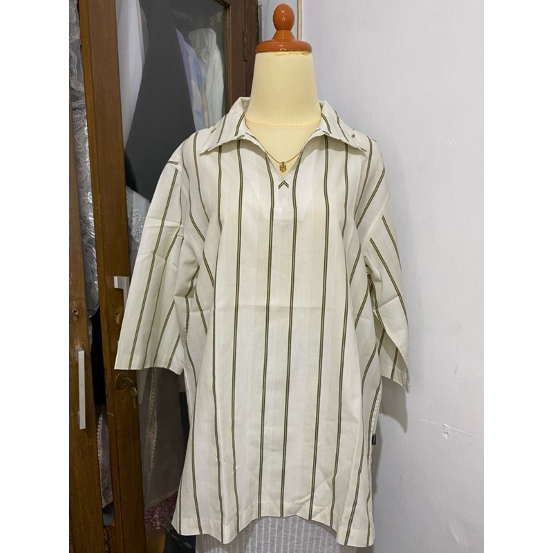 M2000 kemeja putih salur olive