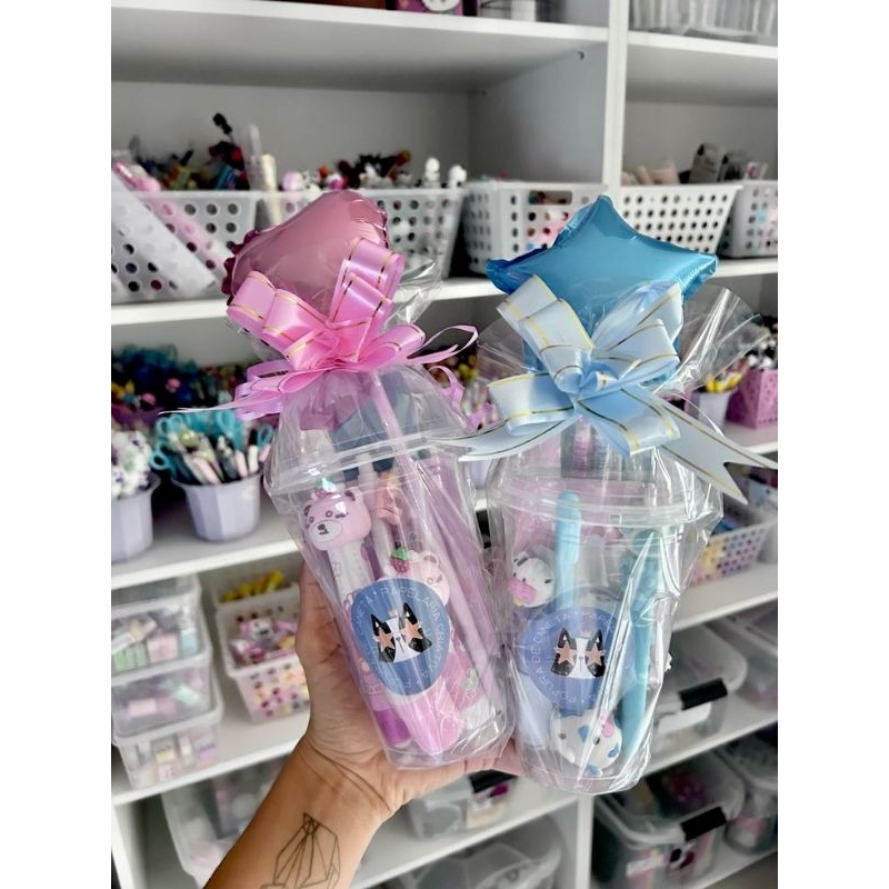 

Hampers Alat Tulis Murah – Isi Pensil, Pulpen, Penghapus, Lem | Kado Anak / Perpisahan