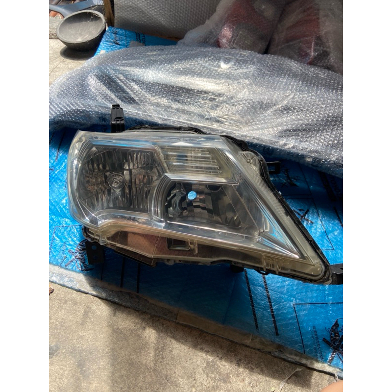 Headlamp Lampu Depan Mobil Nissan Serena C26 Kanan Original