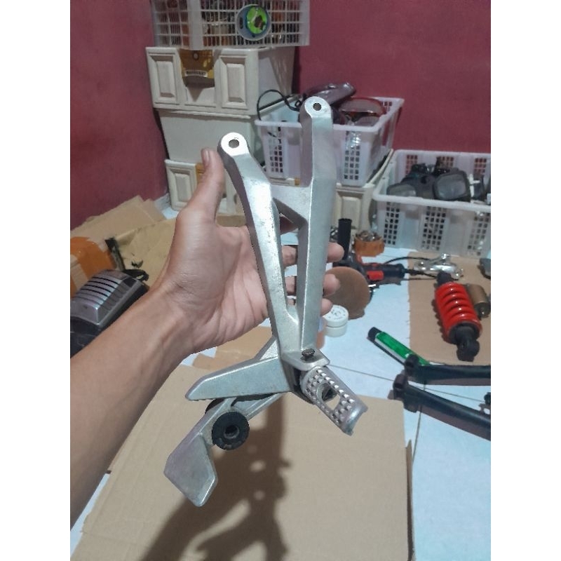 Fostep postep belakang sebelah kanan honda CBR 250RR original